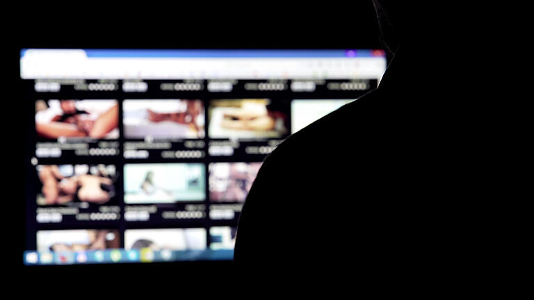 Am Bildschirm in die Sexfalle gelockt: Unterfränkische Ermittler spürten federführend einem internationalen Erpressungsfall nach. Am Bildschirm in die Sexfalle gelockt: Unterfränkische Ermittler spürten federführend einem internationalen Erpressungsfall nach.
