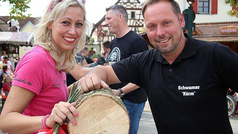 Die Kirchweih liegt den beiden Geschwistern Anke Grimm und Frank Böhm im Blut. Heuer feierten beide kleine Kirchweihjubiläen. Die Kirchweih liegt den beiden Geschwistern Anke Grimm und Frank Böhm im Blut. Heuer feierten beide kleine Kirchweihjubiläen.