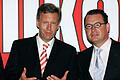 Kai Diekmann und Christian Wulff im Jahr 2006.jpeg       -  Kai Diekmann und Christian Wulff (links), damals – im Jahr 2006 – noch Ministerpräsident von Niedersachsen. Am 17. Februar 2012 trat Wulff als Bundespräsident zurück. Zuvor hatte „Bild“ über einen Privatkredit berichtet und Wulff dem „Bild“-Chef auf die Mailbox gesprochen, um eine Berichterstattung zu verhindern.