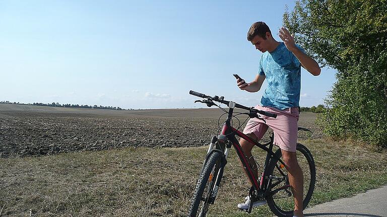 Ärgerlich: An zahlreichen Stellen im Landkreis gibt es Funklöcher, an denen Telefonieren und mobiles Surfen kaum oder gar nicht möglich ist. Ärgerlich: An zahlreichen Stellen im Landkreis gibt es Funklöcher, an denen Telefonieren und mobiles Surfen kaum oder gar nicht möglich ist.