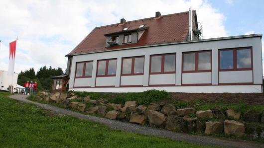 Das Würzburger Karl-Straub-Haus des Rhönklub Zweigvereins Würzburg hat einen großen Anbau bekommen. Fotos: Gabriele Sell - Das Würzburger Karl-Straub-Haus des Rhönklub Zweigvereins Würzburg hat einen großen Anbau bekommen. Fotos: Gabriele Sell Das Würzburger Karl-Straub-Haus des Rhönklub Zweigvereins Würzburg hat einen großen Anbau bekommen. Fotos: Gabriele Sell - Das Würzburger Karl-Straub-Haus des Rhönklub Zweigvereins Würzburg hat einen großen Anbau bekommen. Fotos: Gabriele Sell