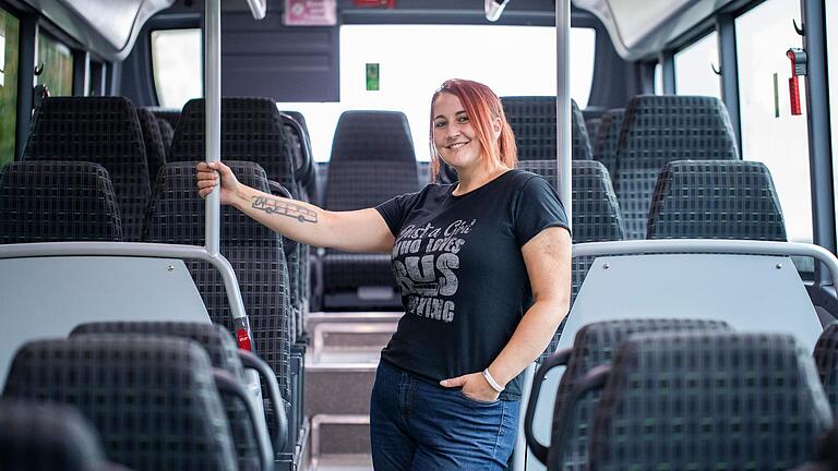 Die Liebe zum Busfahren geht unter die Haut. Ein Bus-Tattoo ziert den rechten Unterarm von Sabrina Altieri. Die Liebe zum Busfahren geht unter die Haut. Ein Bus-Tattoo ziert den rechten Unterarm von Sabrina Altieri.