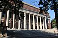 Campus der Universität Harvard       -  Die renommierte Harvard-Uni stellt sich dem Kurs der Trump-Regierung entgegen. (Archivbild)