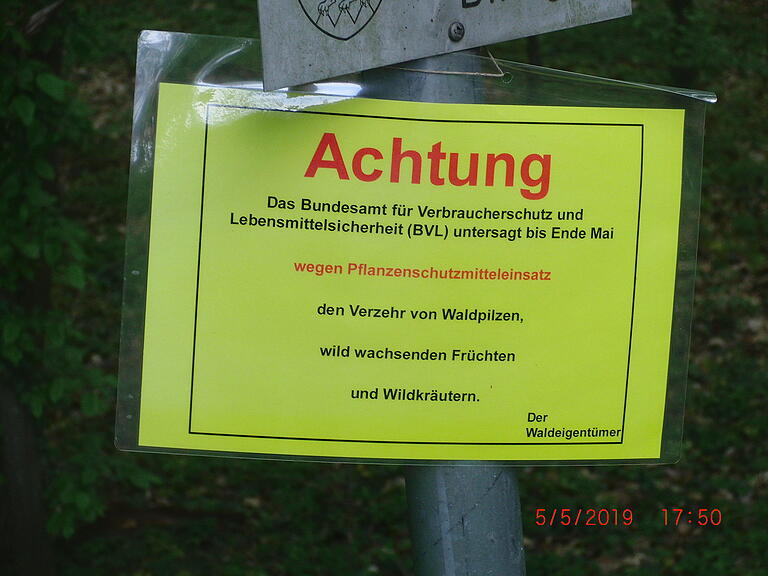 Das Warnschild bei Schwammspinnerbekämpfung. Das Warnschild bei Schwammspinnerbekämpfung.