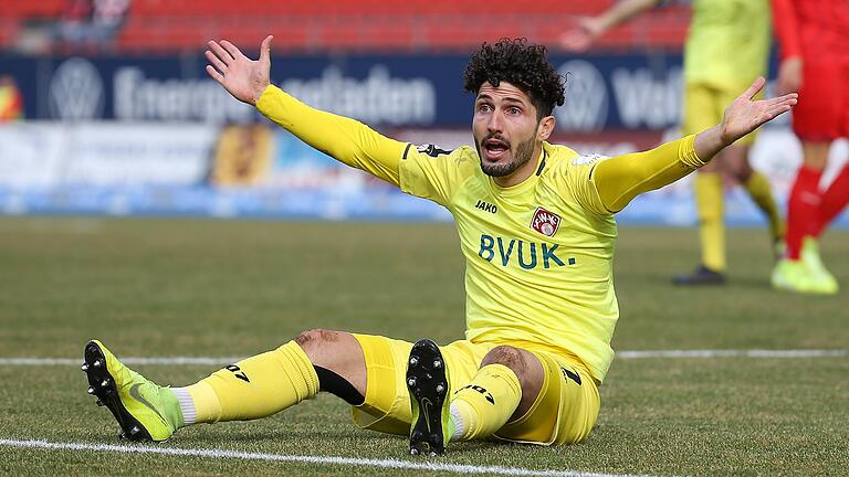 Kickers-Spieler Fabio Kaufmann schildert eindrucksvoll die Erlebnisse seines Cousins als Krankenpfleger in Mailand. Kickers-Spieler Fabio Kaufmann schildert eindrucksvoll die Erlebnisse seines Cousins als Krankenpfleger in Mailand.