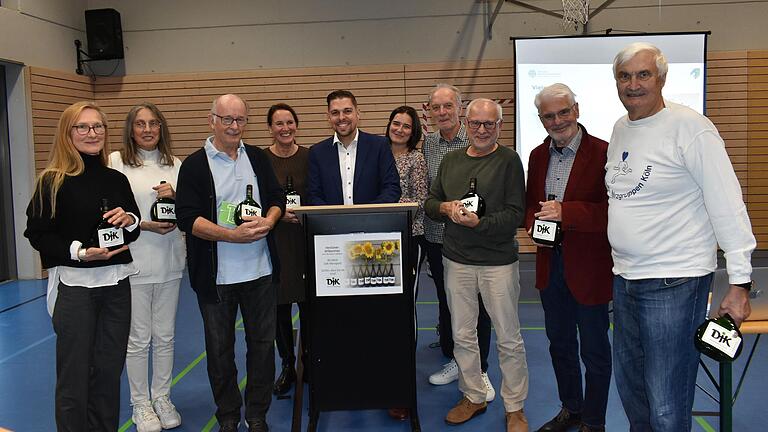 Angelika Dausacker, erste Übungsleiterin Susanne Kahak, Michael van Aaken, Festrednerin Prof. Dr. Dr. Christine Joisten, Vorsitzender Philipp Spiegel, Heike Möller, Dr. Ross, Dr. Glück, Dr. Röschlau, Dr. Peter Rost.