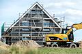 Mit Hilfe des Baukindergelds wollen sich viele Familien den Wunsch vom Eigenheim erfüllen. Foto: Hauke-Christian Dittrich/dpa       -  Hier entsteht Wohneigentum: Der Staat fördert den Bau von Häusern für Familien auch nach dem Baukindergeld.