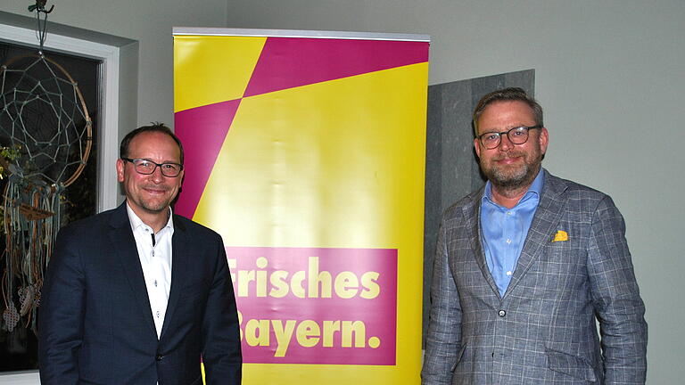 Im Wahlkreis 248 Bad Kissingen, stellte die FDP Graf Karl von Stauffenberg (rechts) als Kandidaten für die Bundestagswahl 2021 auf, Karsten Klein, MdB, gratulierte.