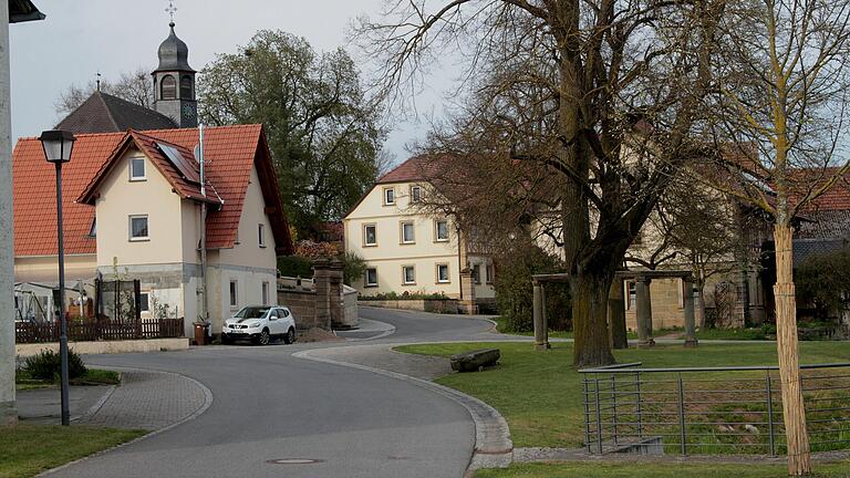 Zur Dorferneuerung und zum Straßenausbau entschied nun das Verwaltungsgericht im Sinne der Bürger. Hier ein Blick auf den Dorfplatz von Salmsdorf.