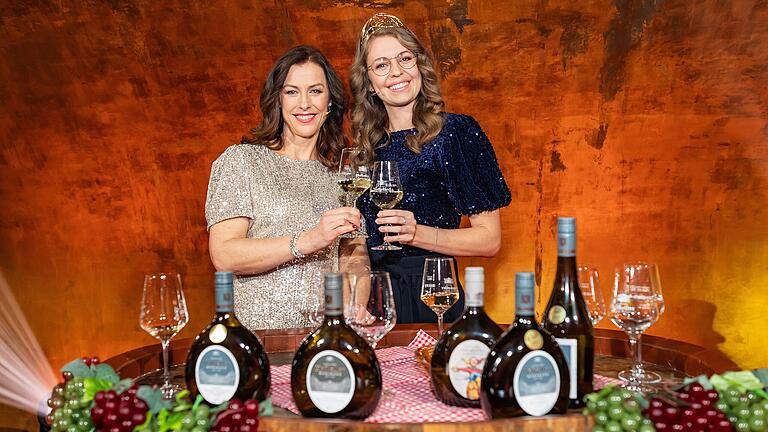 Wird Eva Brockmann, die amtierende Deutsche Weinkönigin (rechts), die Nachfolgerin von Nicole Then? Wird Eva Brockmann, die amtierende Deutsche Weinkönigin (rechts), die Nachfolgerin von Nicole Then? 