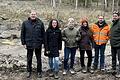 Vor dem neu geschaffenen Biotop im Gemeindewald Wülfershausen (von links):&nbsp; Bürgermeister Wolfgang Seifert, Theresa Koob, Susanne Wüst, Stefanie Schiche, Thomas Weber und Rupert Wolf.