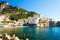 Auch die Amalfi-Küste ist eines der Ziele der Slow Cruises. Foto: Costa Kreuzfahrten       -  An der Amalfiküste eröffnet im Sommer ein Flughafen.