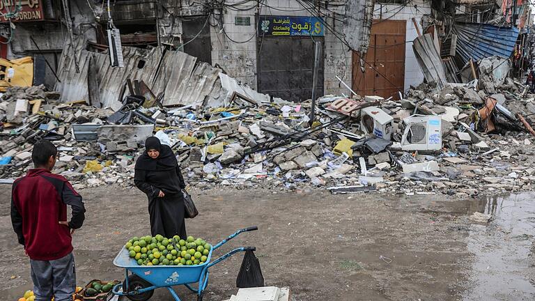 Verheerende wirtschaftliche Folgen des Gaza-Kriegs       -  Der von Sinwars Oktober-Massaker ausgelöste Krieg brachte über den Gazastreifen Elend und Zerstörung. (Archivbild)