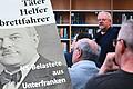 'Täter Helfer Trittbrettfahrer' heißt eine Buchreihe über NS-Belastete. Band 19 mit Schwerpunkt Unterfranken stellte Herausgeber Wolfgang Proske (Zweiter von rechts) am Freitag in der Stadtbibliothek Marktheidenfeld vor.