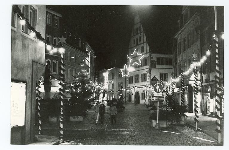 Der Kitzinger Marktplatz an Weihnachten 1982.