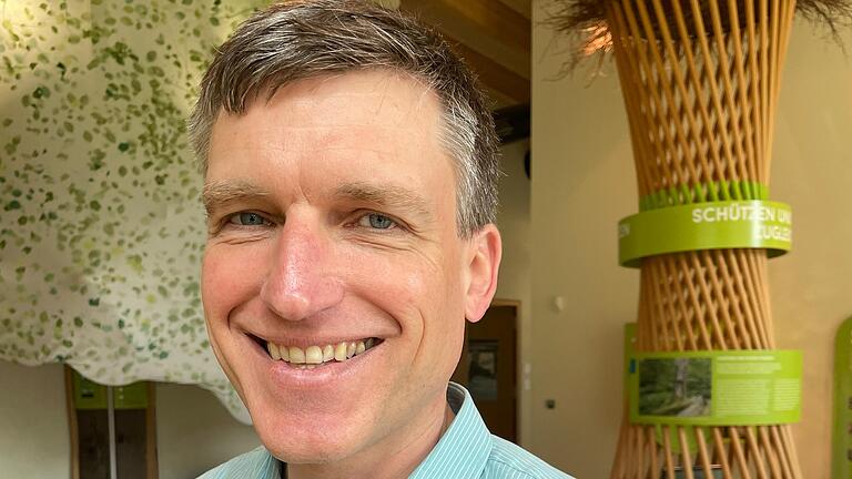 Jan Dempewolf ist Geoökologe und am LWF zuständig für den Einsatz von Drohnentechnologie im Bereich der Waldbeobachtung. Jan Dempewolf ist Geoökologe und am LWF zuständig für den Einsatz von Drohnentechnologie im Bereich der Waldbeobachtung.