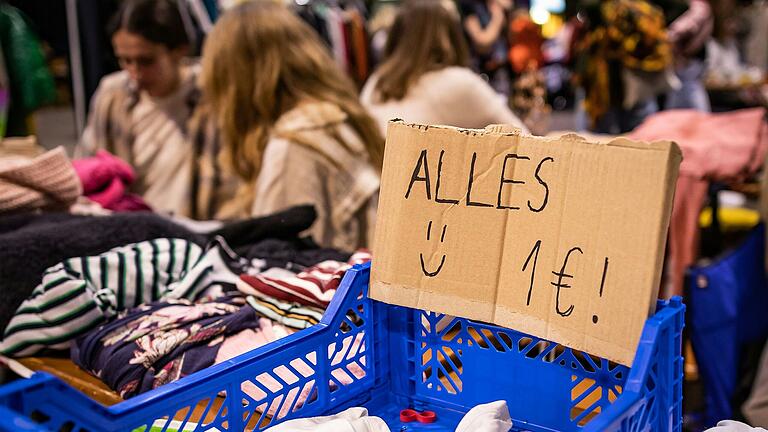 Manches Schnäppchen ist auf dem großen Straßenflohmarkt am kommenden Sonntag in Kitzingen zu machen.