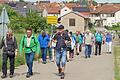 Auf dem Weg von Stadelscharzach zum Weingut Wörner in Neuses am Sand. Über 80 Wanderfreunde aus der ganzen Diözese waren bei der DJK-Seniorenwanderung im DJK-Kreisverband Steigerwald dabei.