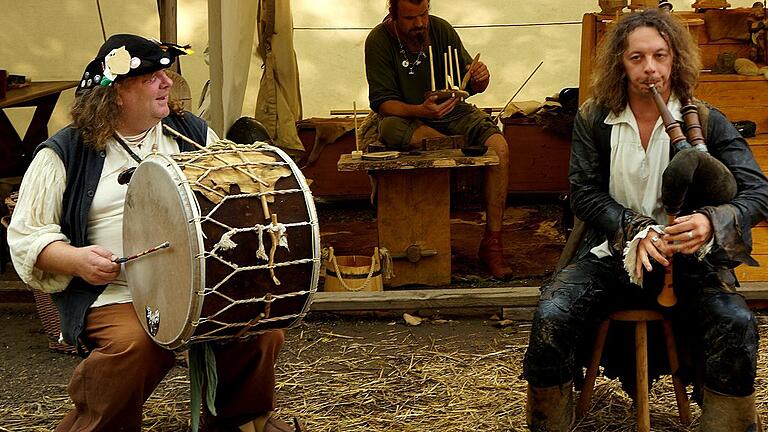 Stimmung mit Trommel und Dudelsack: Das Duo Obscurum bildet nur einen der vielen mittelalterlichen Programmpunkte, die von Freitag bis Sonntag im Schonunger Alban-Park für mittelalterliches Flair sorgen werden.