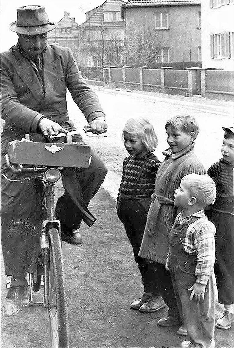 Über mangelndes Interesse bei den Kindern brauchte sich in den 50-er Jahren dieser Mann in der Haßfurter Theodor-Morungstraße nicht zu beklagen.