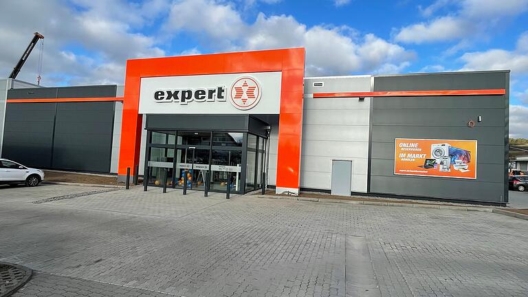 expert Spessart-Mainland       -  Auf über 1.000 qm erwartet die Kunden bei expert TVG in Marktheidenfeld eine große Auswahl an Haushaltsgeräten, Unterhaltungselektronik, Multimedia sowie Telekommunikation.