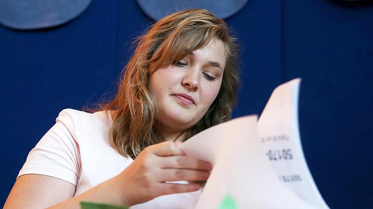Abigail hat den Ausstieg aus der christlich-fundamentalen Sekte Organische Christus Generation (OCG) geschafft. Abigail hat den Ausstieg aus der christlich-fundamentalen Sekte Organische Christus Generation (OCG) geschafft.