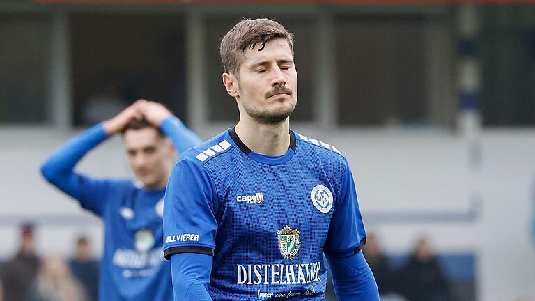 Sein Tor war nicht genug. Steffen Krautschneider erzielte mit seinem zehnten Saisontor das 1:0 für den Würzburger FV im Bayernliga-Auswärtsspiel beim TSV Neudrossenfeld. Die Nullvierer verloren allerdings ihre letzte Partie vor der Winterpause mit 1:3. Das Bild entstand Anfang November im Heimspiel gegen den TSV Karlburg.