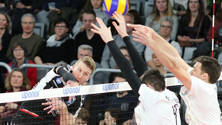 Nach dem Highlight in Bamberg sollen die Angriffsschläge von Jonny Engel (links) auch am Bodensee für die nötigen Punkte sorgen.