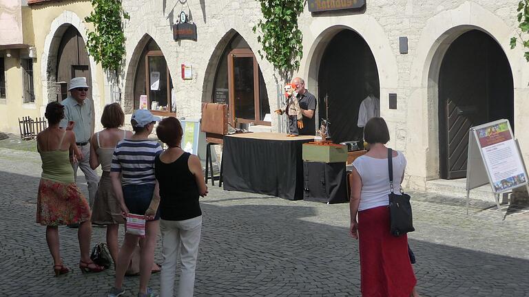 In Sommerhausen (Archivfoto) dreht sich an vier Tagen im Juni alles um Kunst. In Sommerhausen (Archivfoto) dreht sich an vier Tagen im Juni alles um Kunst.
