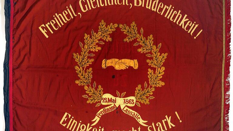 &bdquo;Einigkeit macht stark&ldquo; steht auf der Traditionsfahne der SPD. Im Ersten Weltkrieg zerbrach diese Einigkeit, wie sich auch beim SPD-Reichsparteitag im Oktober 1917 in Würzburg zeigte. Es war die erste reichsweite Zusammenkunft der Sozialdemokraten seit vier Jahren.