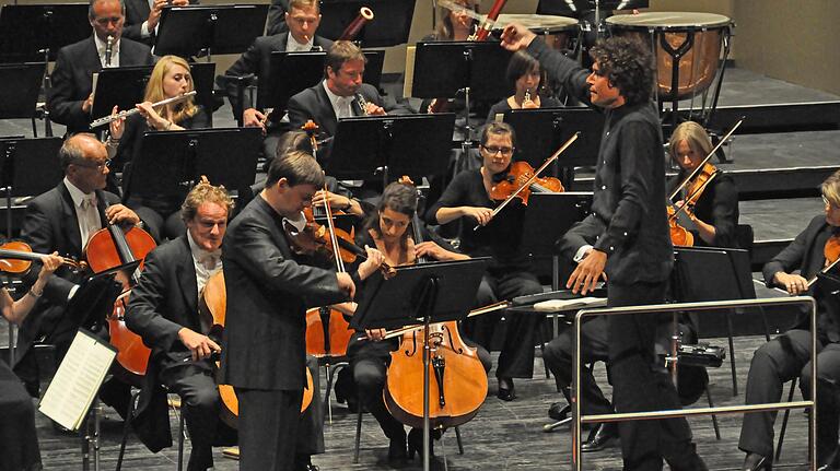 Bewährte Partner: der Geiger Frank Peter Zimmermann und die Bamberger Symphoniker Bewährte Partner: der Geiger Frank Peter Zimmermann und die Bamberger Symphoniker