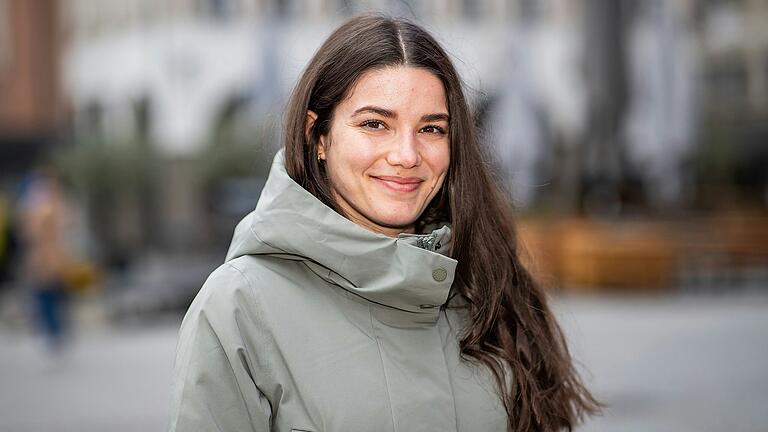 Lisanne Carnier hat keine Beziehung zu Kaufhof. Lisanne Carnier hat keine Beziehung zu Kaufhof.