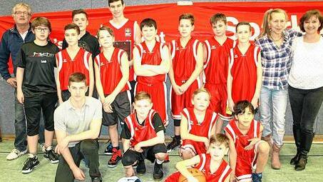 Platz 2 für Eltmanns Basketballer       -  Der Arbeitskreis &bdquo;Sport in Schule und Verein&ldquo; im Landkreis Haßberge richtete das Bezirksfinale im Basketball der Jungen in der Wettkampfklasse VI aus. Hierbei traf die Wallburg-Realschule Eltmann auf das Kronberg-Gymnasium Aschaffenburg und das Deutschhaus-Gymnasium aus Würzburg. Eltmann bezwang Aschaffenburg mit 41:33 und unterlag den Würzburgern 13:32. Die wiederum besiegten Aschaffenburg deutlich mit 56:4. Für Eltmann blieb somit Platz 2.