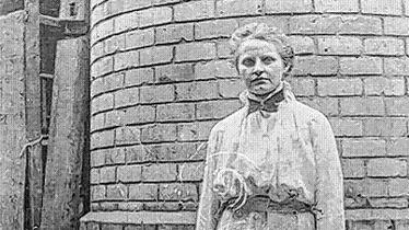 Zusammenbruch in der Heimat: Maria Gümbel und ihr Sohn Wilhelm.