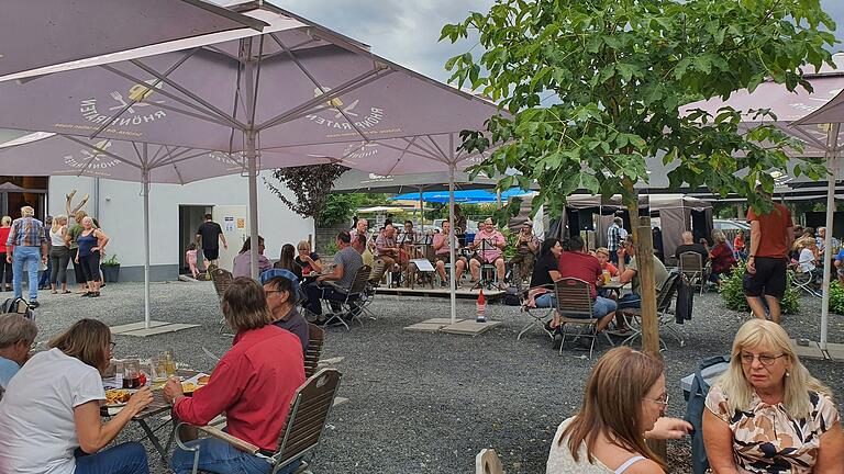 Der Biergarten der 'Rhönpiraten' in Ostheim öffnet am 1. Mai ab 15 Uhr. Live-Musik wie auf unserem Archivbild gibt es an diesem Tag aber nicht.