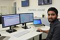 Präsenz und Homeoffice gleichermaßen, dazu flexible Lösungen im Unternehmen: Corona hat in Mainfranken die Büroarbeit verändert. Unser Bild zeigt Elektroingenieur Ali Manzar vom Solarpark-Spezialisten Belectric in Kolitzheim (Lkr. Schweinfurt).