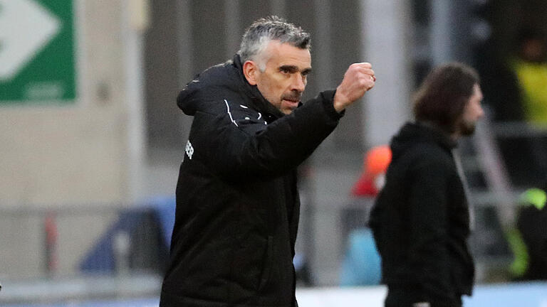 Trainer Danny Schwarz (FC Würzburger Kickers) hofft auf einen Erfolg im letzten Pflichtspiel des Jahres.