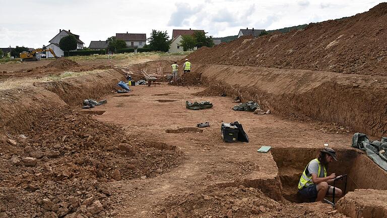 Vom April bis Juli 2023 waren Archäologinnen und Archäologen mit den Ausgrabungen im künftigen Baugebiet 'Vierzig Äcker' beschäftigt.