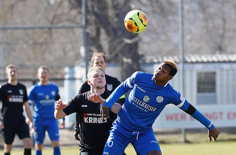 Mohamed Conte vom FV 04 Würzburg (rechts, hier im Spiel gegen den FC Sand) sagt: 'Ich denke viel an meine Mutter. Sie fehlt mir sehr.'