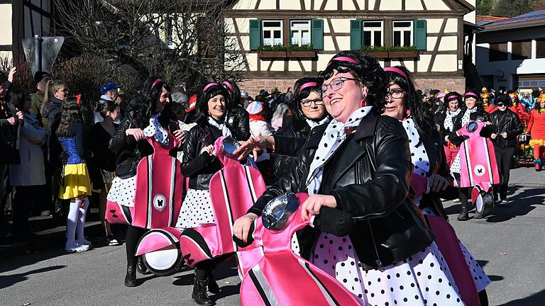 Bei den 'Roller Girls' aus Fellen ging's richtig rund. Bei den 'Roller Girls' aus Fellen ging's richtig rund.