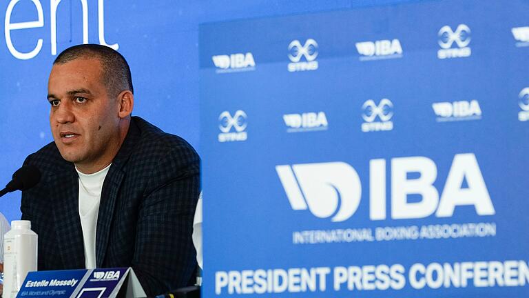 Präsident des Internationalen Boxverbandes Kremlew       -  Umar Kremlew attackiert IOC-Präsident Bach.