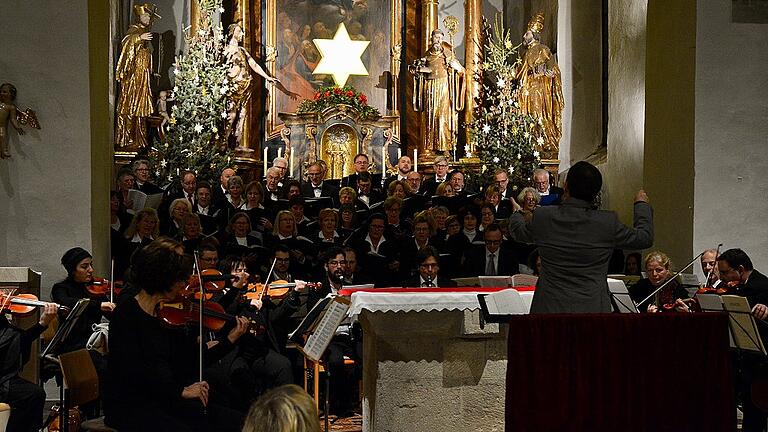 Singkreis Brend Weihnachtskonzert Schleier - Der Singkreis Brendlorenzen wie auch die Meininger Hofkapelle überzeugten im Konzert zum neuen Jahr unter der Leitung von Wolfgang Schleier. Singkreis Brend Weihnachtskonzert Schleier - Der Singkreis Brendlorenzen wie auch die Meininger Hofkapelle überzeugten im Konzert zum neuen Jahr unter der Leitung von Wolfgang Schleier.