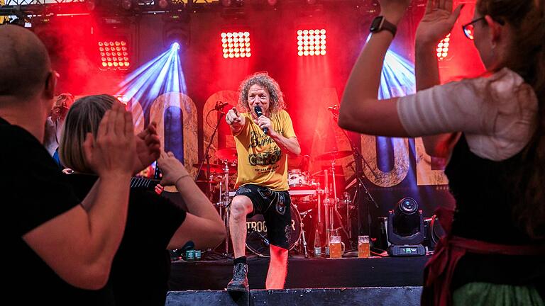 Die Troglauer Buam rockten am Dienstag ein gut besuchtes Festzelt auf der Spessartfestwoche in Lohr.