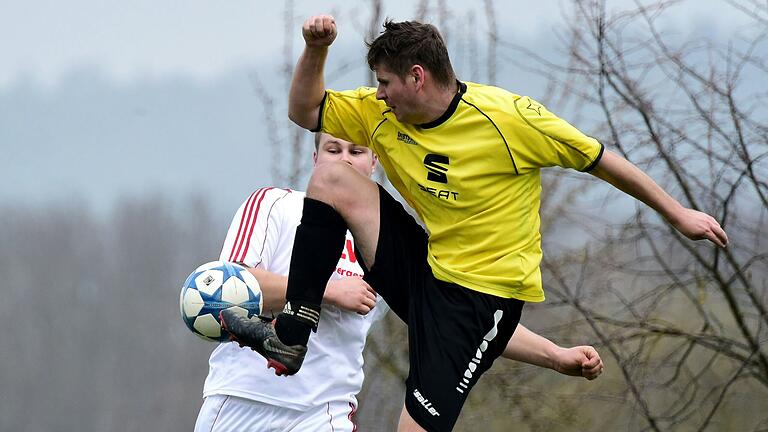 Jagen künftig gemeinsam dem Ball hinterher: Stettens Christian Link (vorne, hier auf einem Archivbild aus dem Jahr 2019) und Niklas Trabert vom FC Fladungen II.