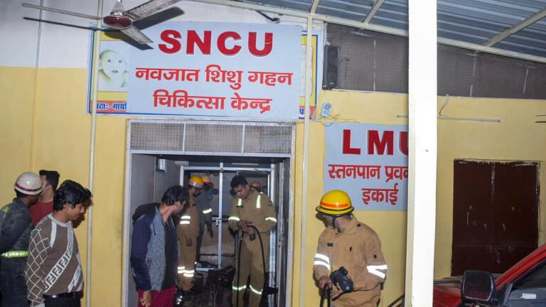 Babys sterben bei Krankenhaus-Brand in Indien       -  Zum Zeitpunkt des Feuers am Freitagabend (Ortszeit) befanden sich rund 50 Kinder auf der Station des Krankenhauses in Jhansi im nördlichen Bundesstaat Uttar Pradesh.