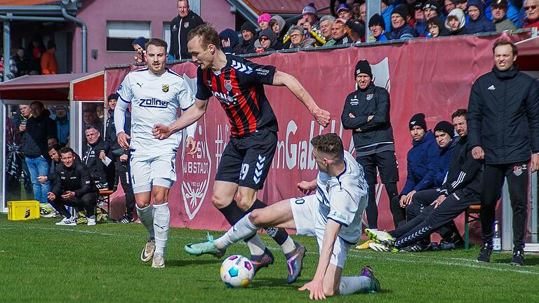 Torjäger ohne Tore: Marco Nickel brennt darauf, dem Spiel des TSV Aubstadt wieder mal mit einem frühen Tor mehr Ruhe zu bringen. Vielleicht gelingt es ihm an diesem Samstag in Memmingen? Torjäger ohne Tore: Marco Nickel brennt darauf, dem Spiel des TSV Aubstadt wieder mal mit einem frühen Tor mehr Ruhe zu bringen. Vielleicht gelingt es ihm an diesem Samstag in Memmingen?