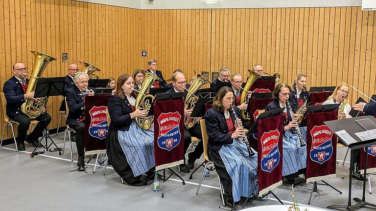 Die Nüdlinger Musikanten unter Leitung von Dominik Röchner sorgten für den musikalischen Rahmen - Die Nüdlinger Musikanten unter Leitung von Dominik Röchner sorgten für den musikalischen Rahmen Die Nüdlinger Musikanten unter Leitung von Dominik Röchner sorgten für den musikalischen Rahmen - Die Nüdlinger Musikanten unter Leitung von Dominik Röchner sorgten für den musikalischen Rahmen