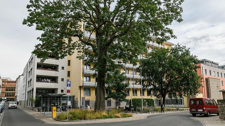 Eines von vielen Bauprojekten: In den kommenden Jahren erweitert die Stiftung Juliusspital ihr Seniorenstift zur Klinikstraße hin.