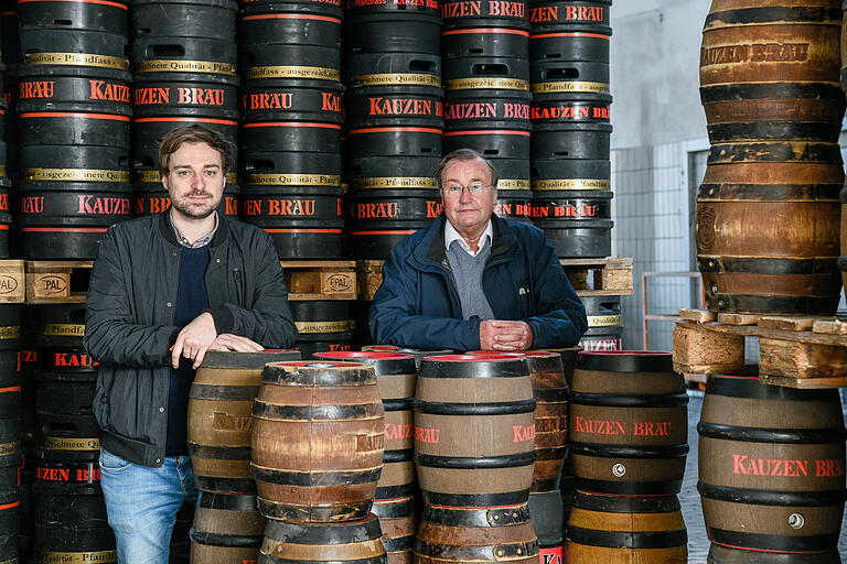 Karl-Heinz Pritzl (rechts) und sein Sohn Jacob Pritzl sind Inhaber der Kauzen Brauerei in Ochsenfurt. Auch bei ihnen verursacht der Lockdown einen Umsatzeinbruch. Karl-Heinz Pritzl (rechts) und sein Sohn Jacob Pritzl sind Inhaber der Kauzen Brauerei in Ochsenfurt. Auch bei ihnen verursacht der Lockdown einen Umsatzeinbruch.