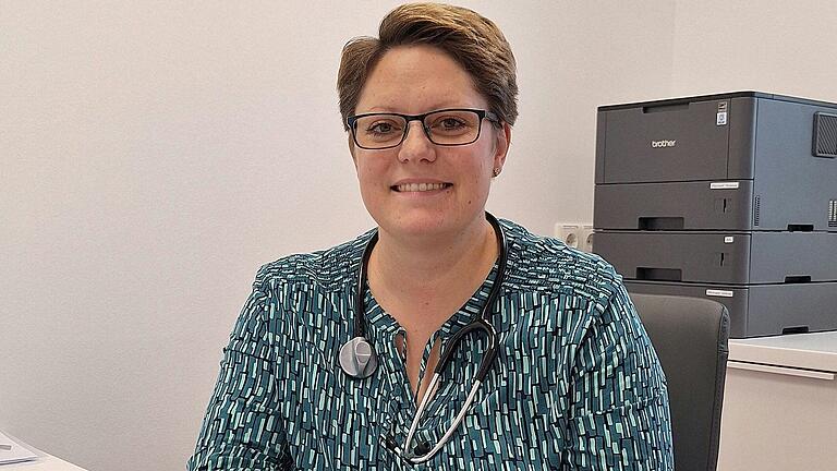 Dr. Verena Becker hat mit Mitte 30 die Praxis ihres Vaters übernommen und den Sprung in die Selbstständigkeit als Ärztin gewagt. Dr. Verena Becker hat mit Mitte 30 die Praxis ihres Vaters übernommen und den Sprung in die Selbstständigkeit als Ärztin gewagt.